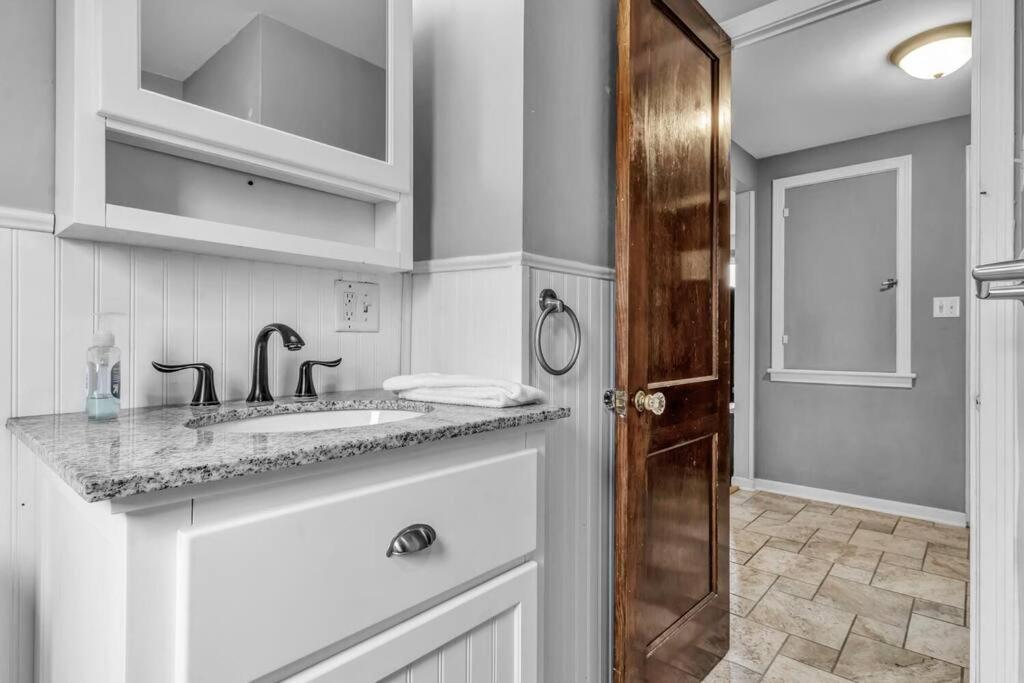Gorgeous 2 Queen Bedroom Apartment In North Buffalo With 70 Inch Tv Экстерьер фото