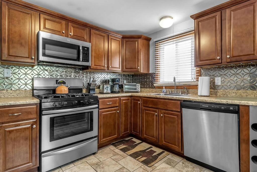 Gorgeous 2 Queen Bedroom Apartment In North Buffalo With 70 Inch Tv Экстерьер фото