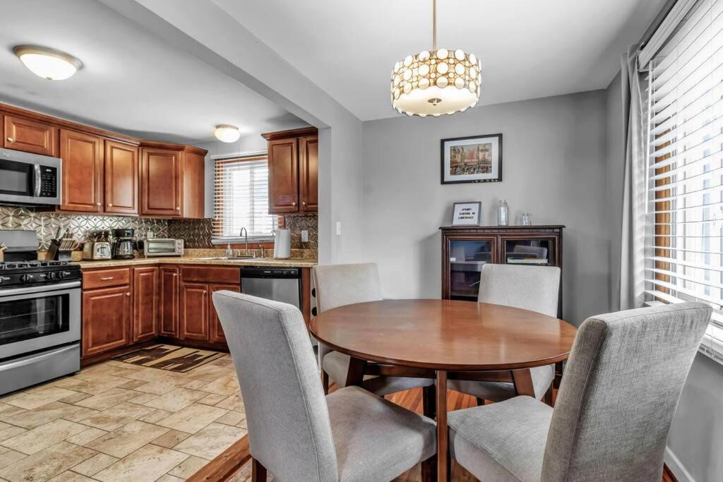 Gorgeous 2 Queen Bedroom Apartment In North Buffalo With 70 Inch Tv Экстерьер фото